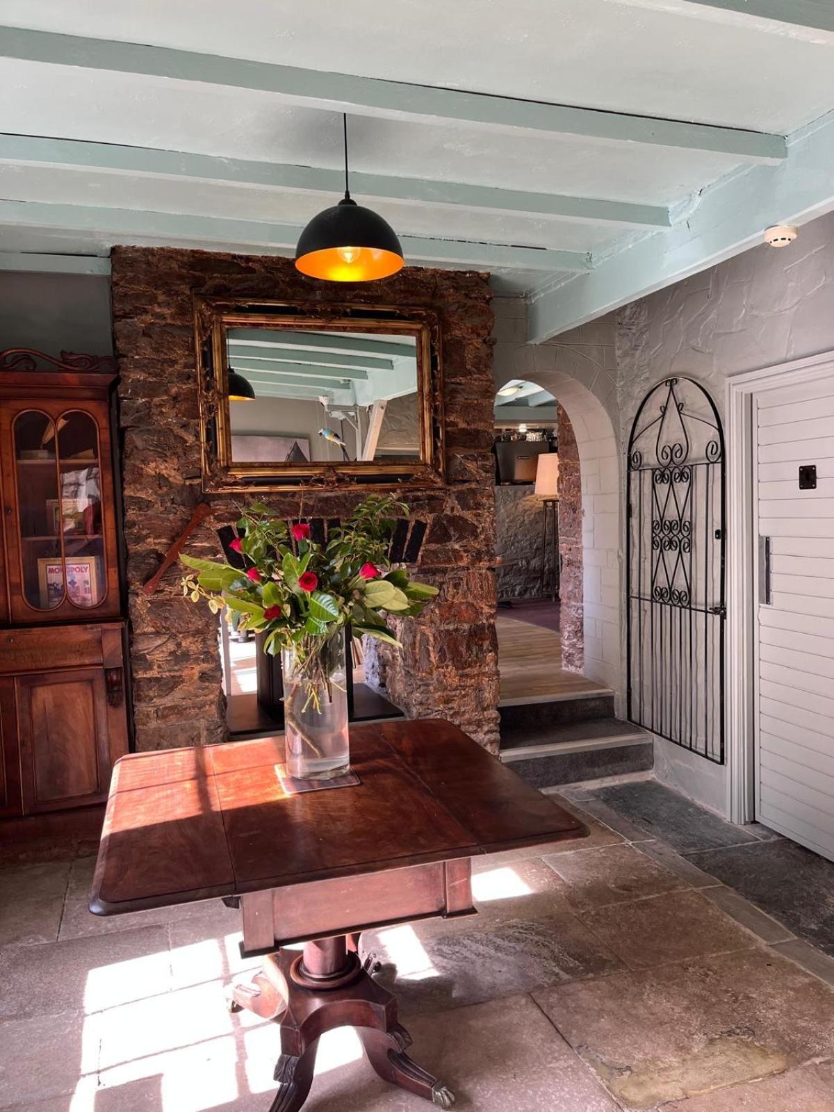 Smugglers Hotel Brixham Exteriör bild
